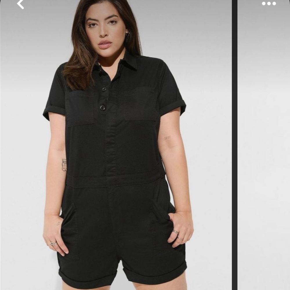 NWT Torrid 8 Inch Lightweight Twill Jumper Sz 22